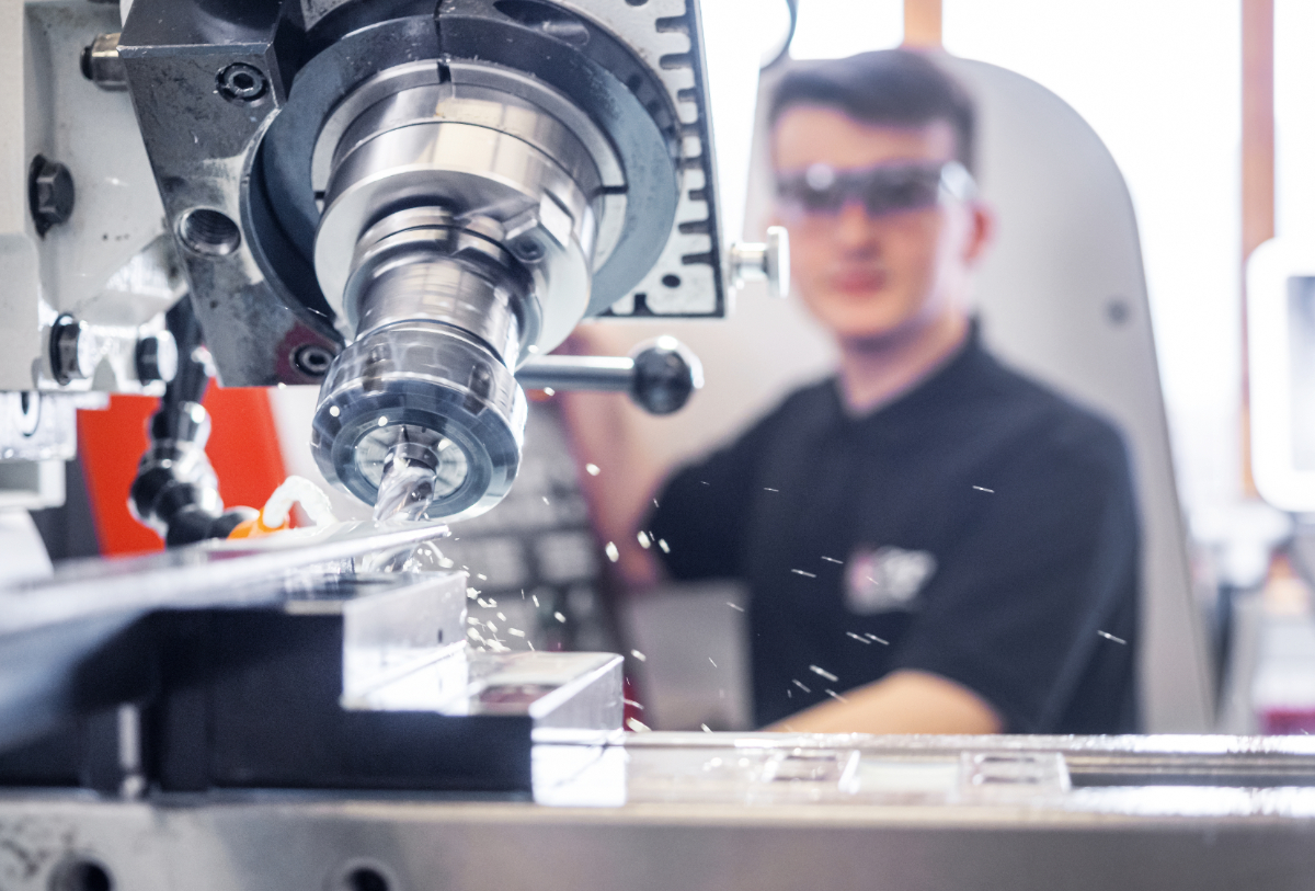 Konventionelle Fräsbearbeitung in der Lehrwerkstatt; ©MichaelGunz